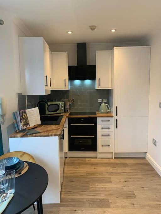 Alto - Lovely 2 Bedroom Serviced Apartment Bristol By Mint Stays 외부 사진