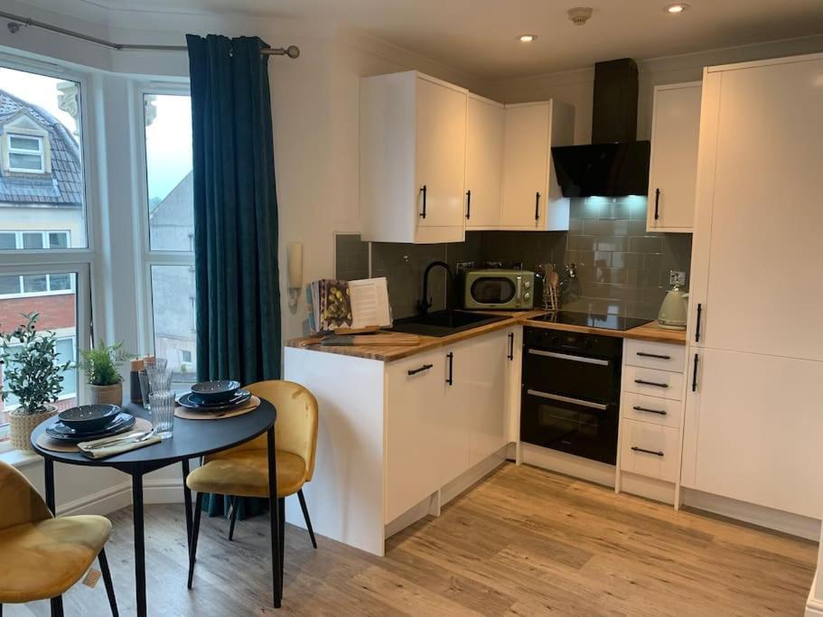 Alto - Lovely 2 Bedroom Serviced Apartment Bristol By Mint Stays 외부 사진